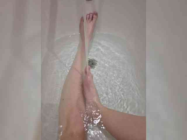 Kira-Feet webcam