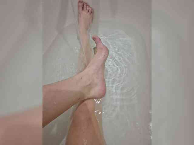 Kira-Feet webcam