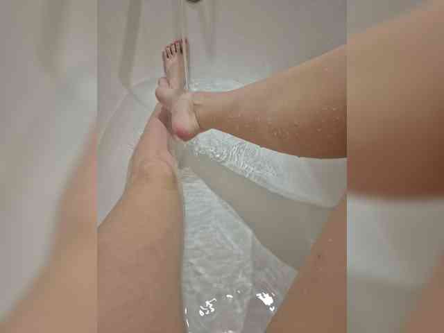 Kira-Feet webcam