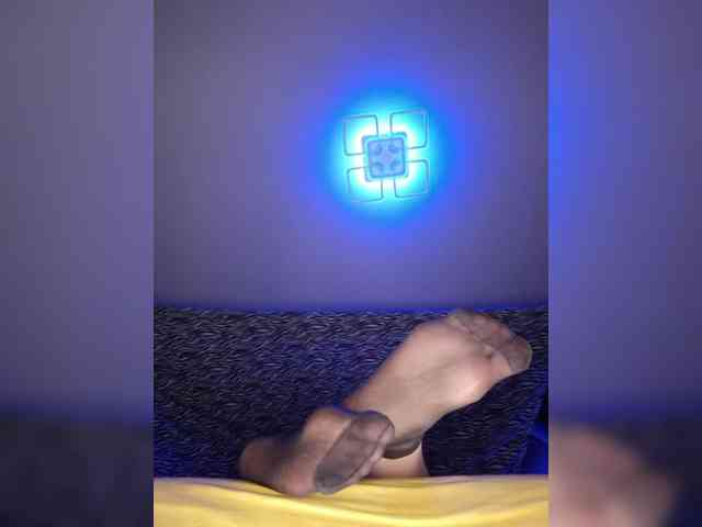 Kira-Feet webcam