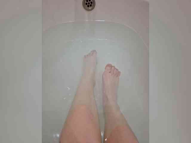 Kira-Feet webcam