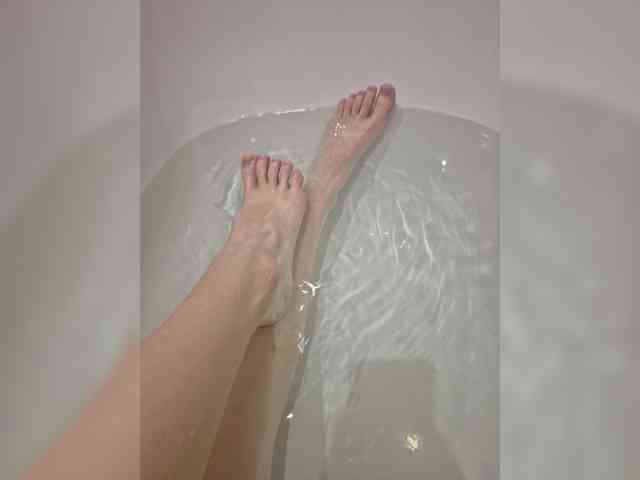 Kira-Feet webcam