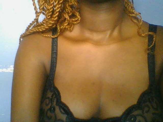 Sweetchely live cam on BongaCams