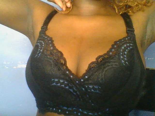 Sweetchely live cam on BongaCams