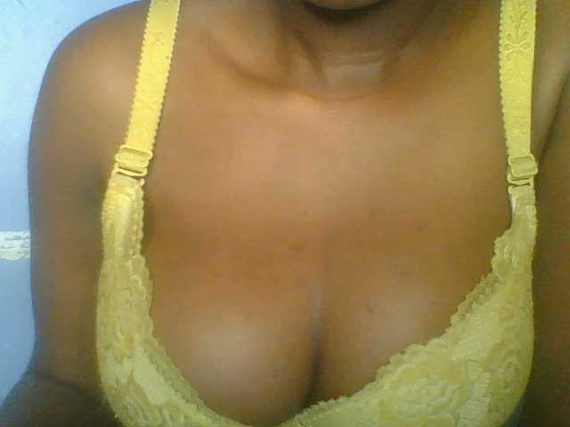 Sweetchely live cam on BongaCams