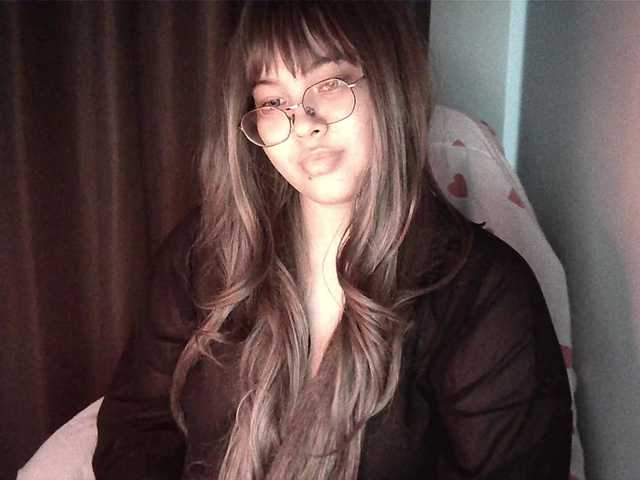 HoneyMoans live webcam show