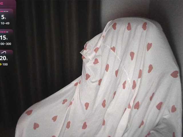 HoneyMoans live webcam show