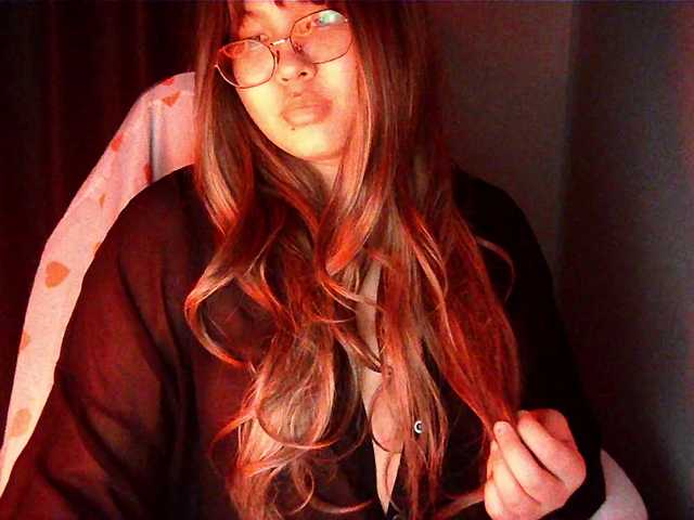 HoneyMoans live webcam show