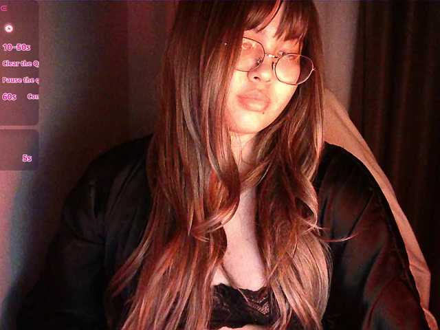 HoneyMoans live webcam show