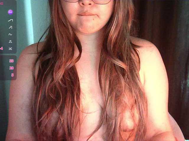 HoneyMoans live webcam show