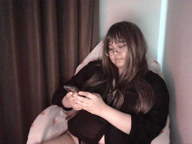 HoneyMoans live webcam show