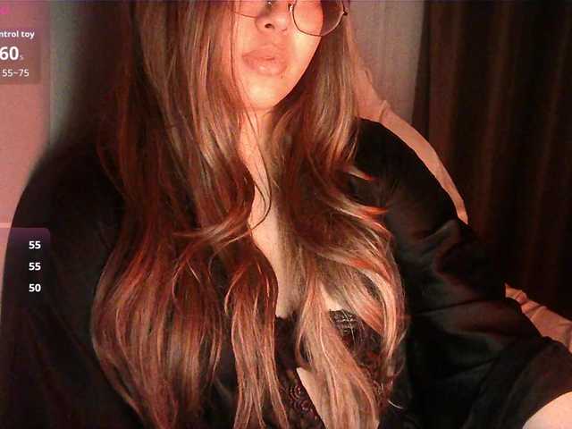 HoneyMoans live cam on BongaCams