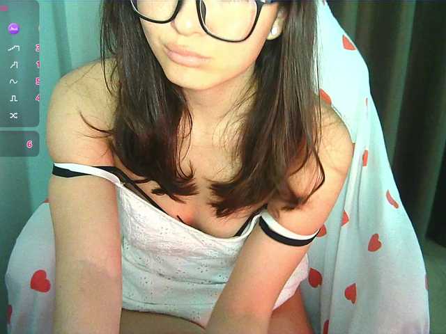 HoneyMoans live cam on BongaCams