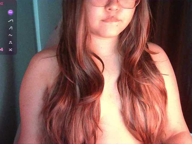 HoneyMoans live webcam show