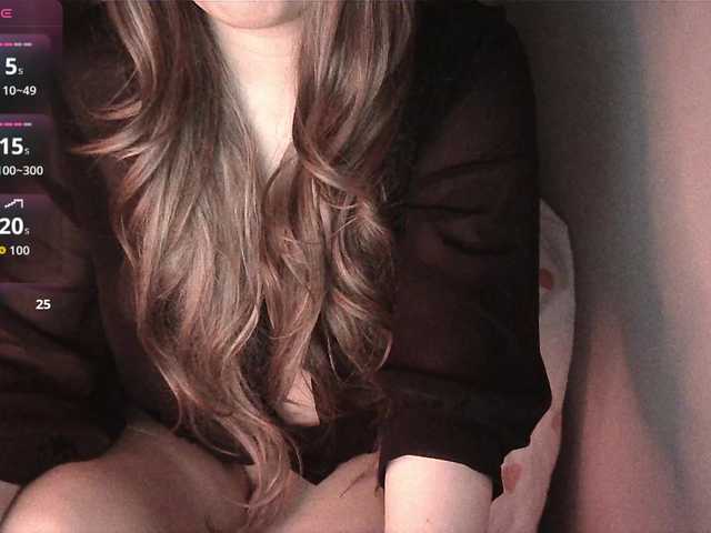 HoneyMoans live webcam show
