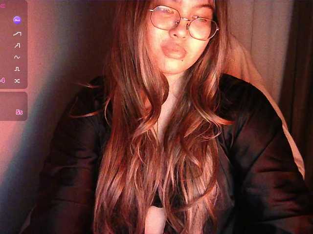 HoneyMoans live cam on BongaCams