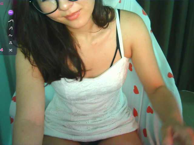 HoneyMoans live webcam show