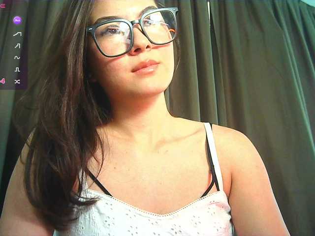 HoneyMoans live cam on BongaCams
