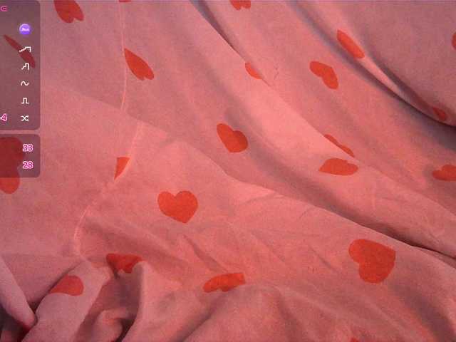 HoneyMoans live webcam show