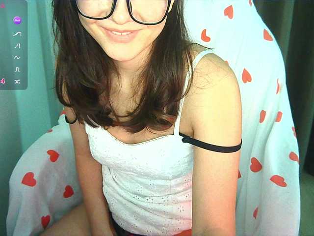 HoneyMoans live webcam show