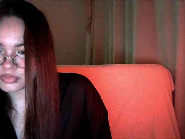 HoneyMoans webcam