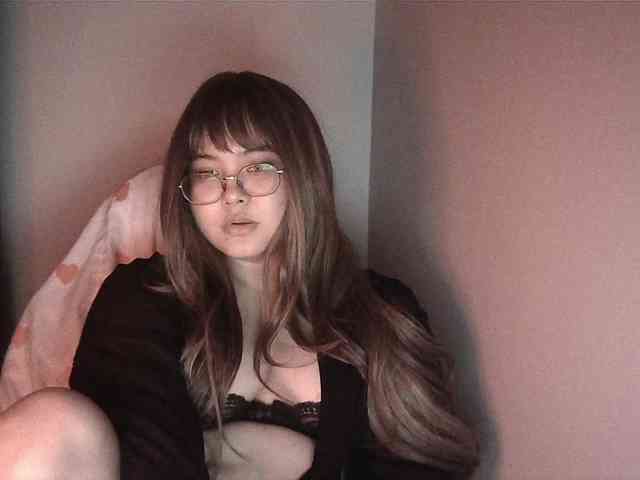 HoneyMoans webcam