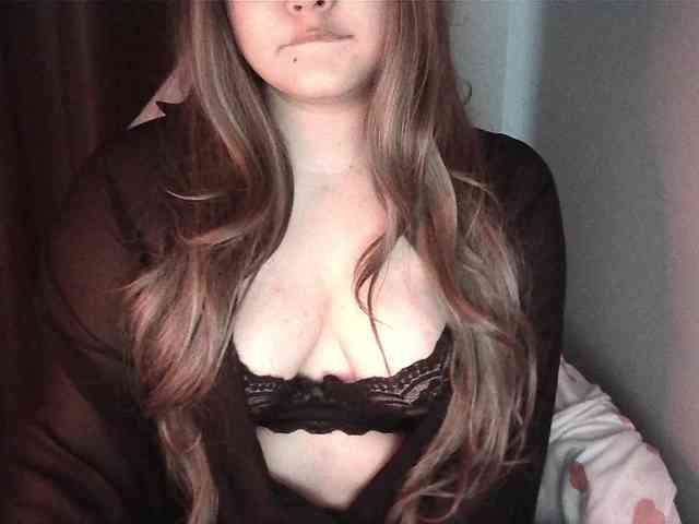 HoneyMoans webcam