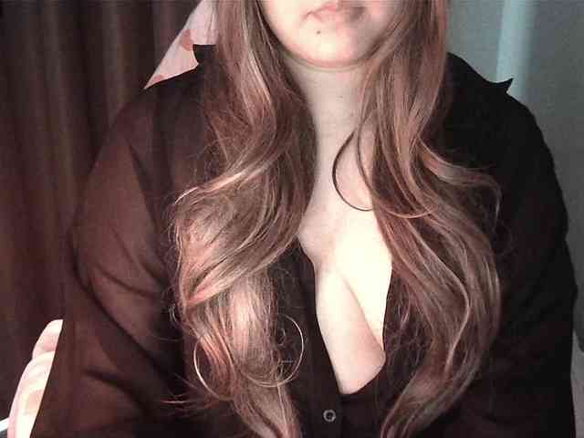 Model: HoneyMoans