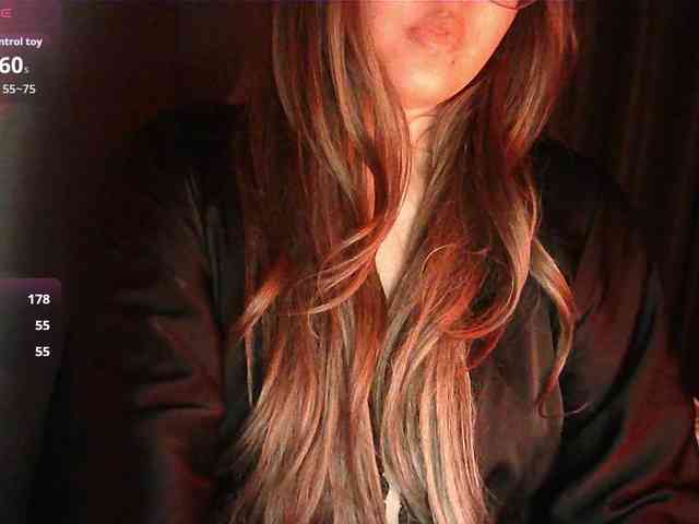 HoneyMoans webcam