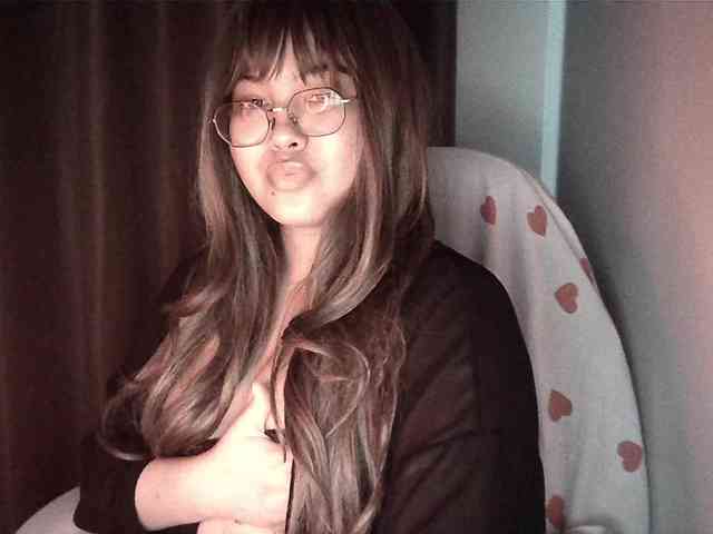 HoneyMoans webcam