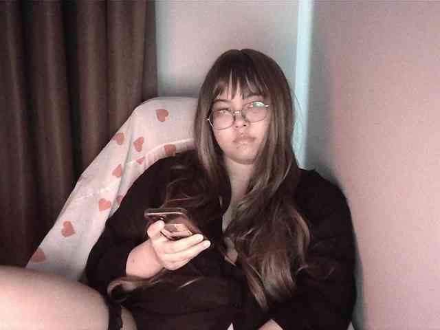 HoneyMoans webcam