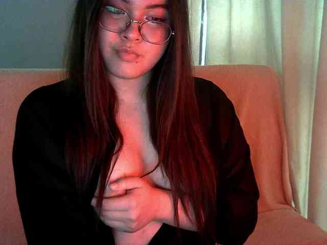 HoneyMoans webcam