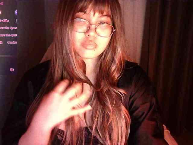 HoneyMoans webcam