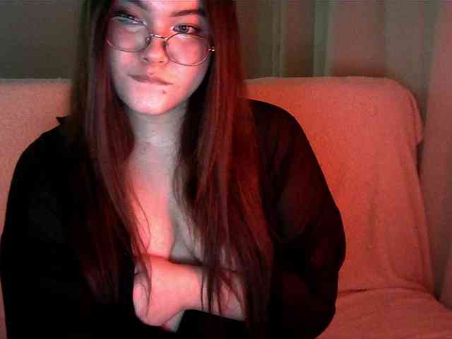 HoneyMoans webcam