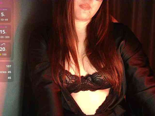 HoneyMoans webcam
