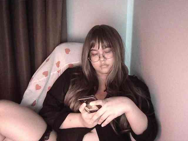 HoneyMoans webcam