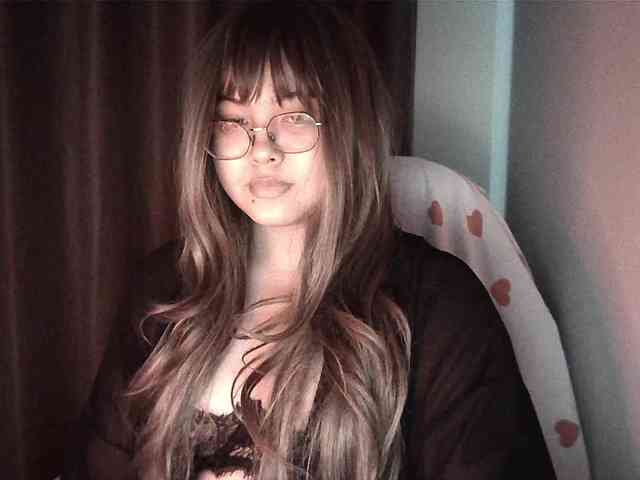 HoneyMoans webcam