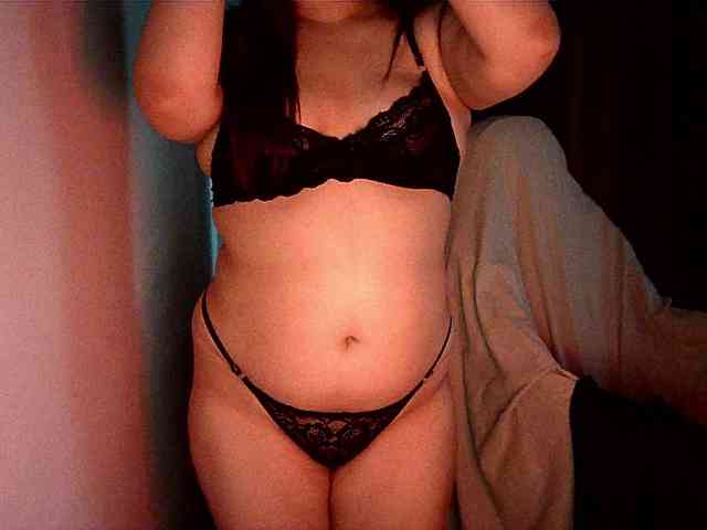HoneyMoans webcam