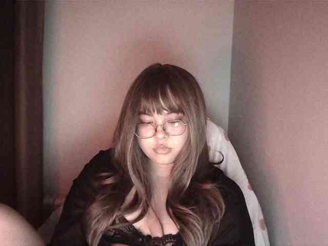 HoneyMoans webcam