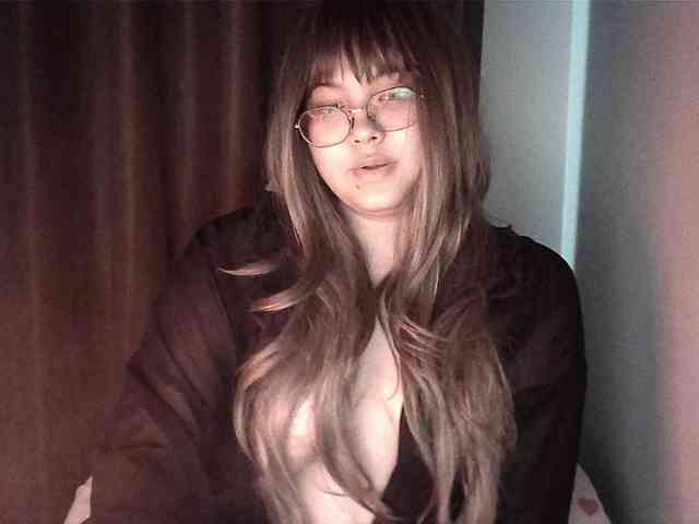 HoneyMoans webcam