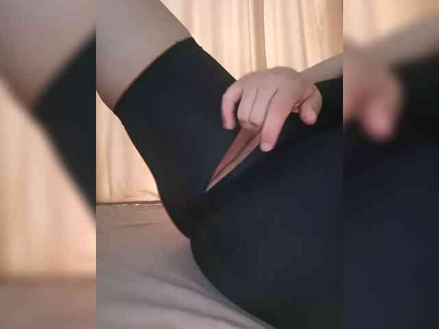 HoneyMoans webcam