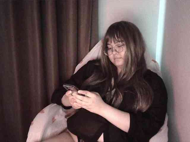 HoneyMoans webcam