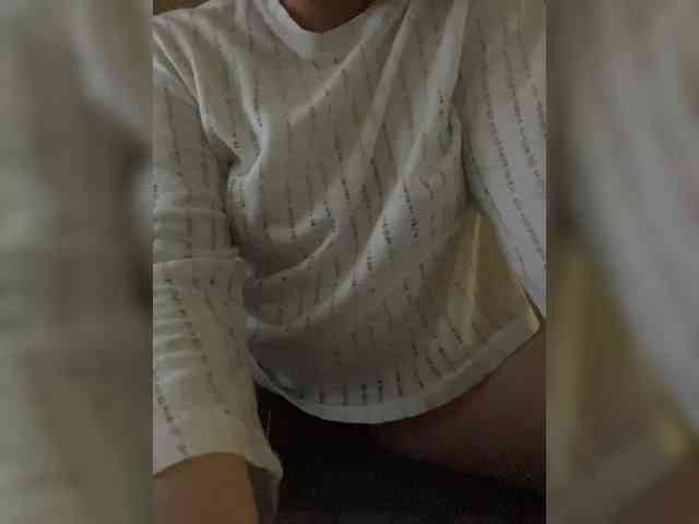 HoneyMoans webcam
