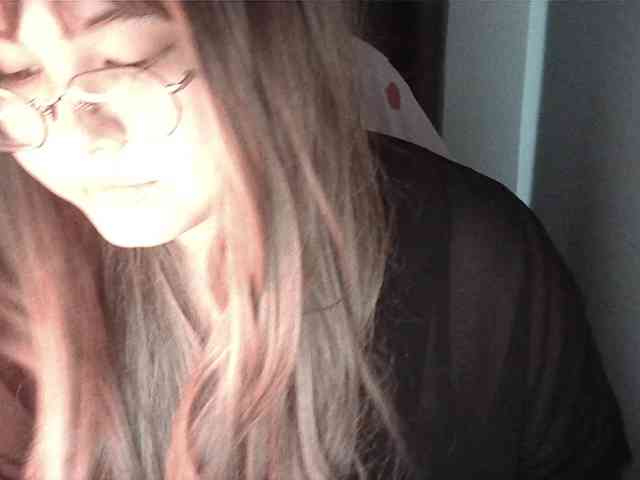 HoneyMoans webcam