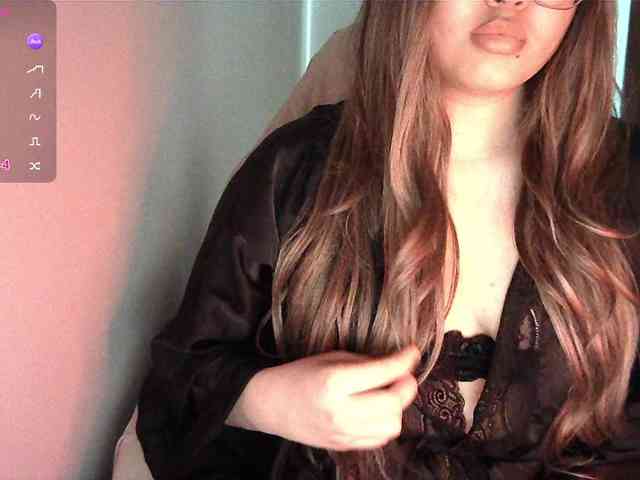 HoneyMoans webcam