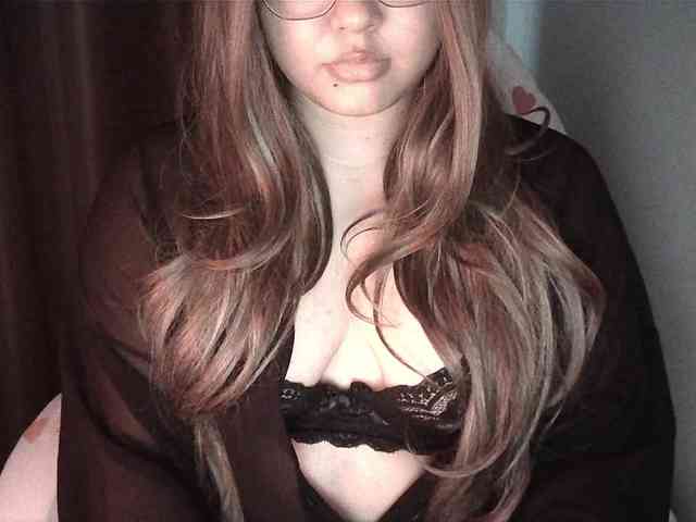 HoneyMoans webcam