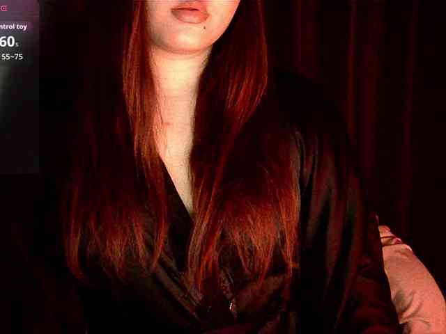 HoneyMoans webcam