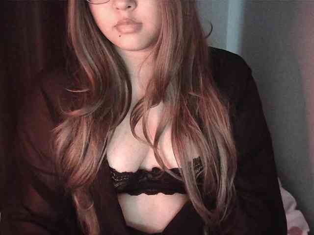 HoneyMoans webcam