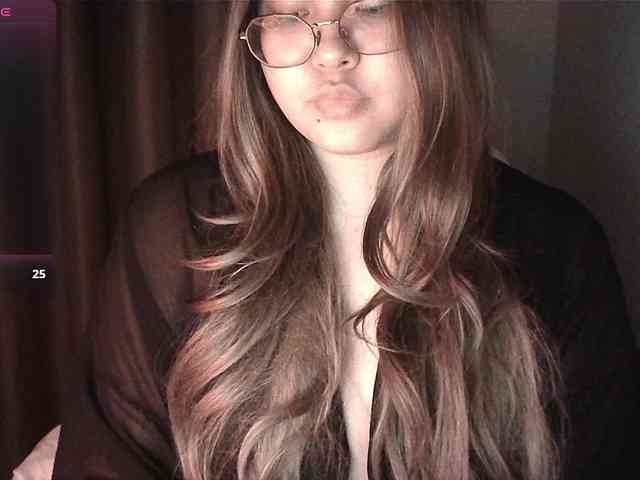 HoneyMoans webcam