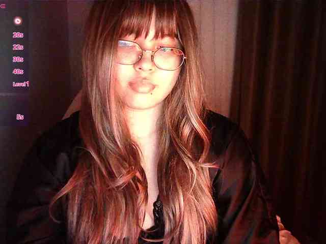 HoneyMoans webcam